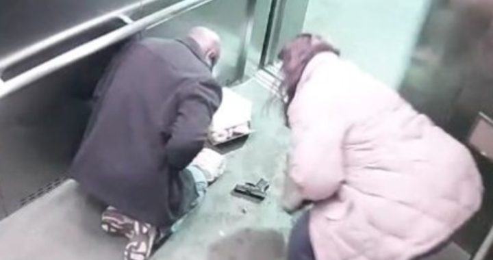Onhandige agent schiet zichzelf neer in lift